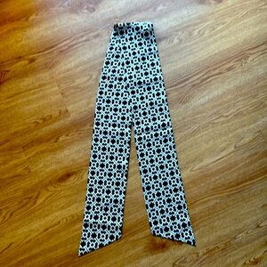 JMcLaughlin gorgeous 100% SILK black and white geo print scarf.